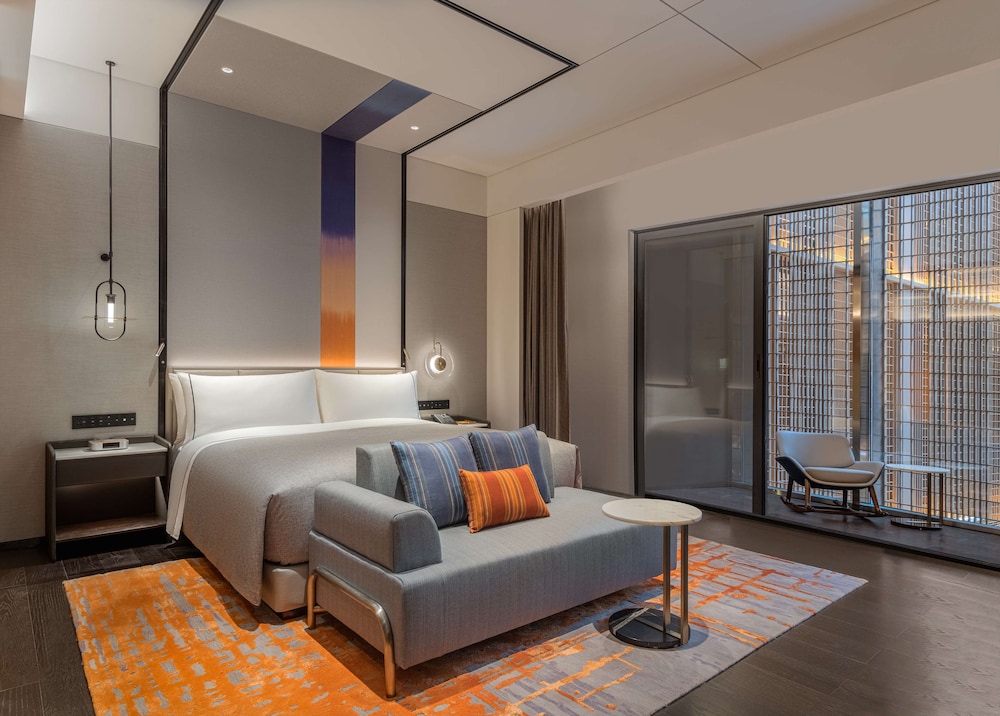 Room, 1 King Bed, Accessible (Breezy)