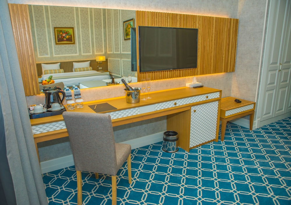 Superior Room, 1 King Bed - Photo 8