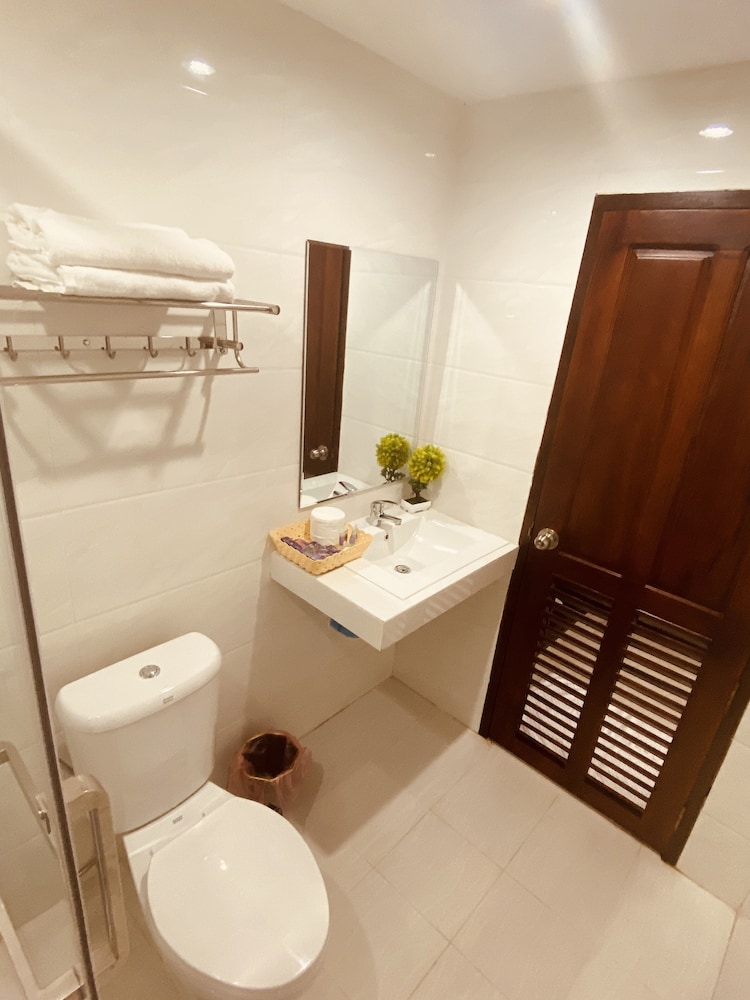 Deluxe Double With Balcony - Photo 3