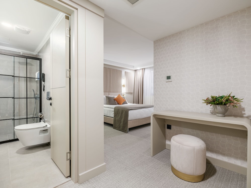 Deluxe Room - Photo 3