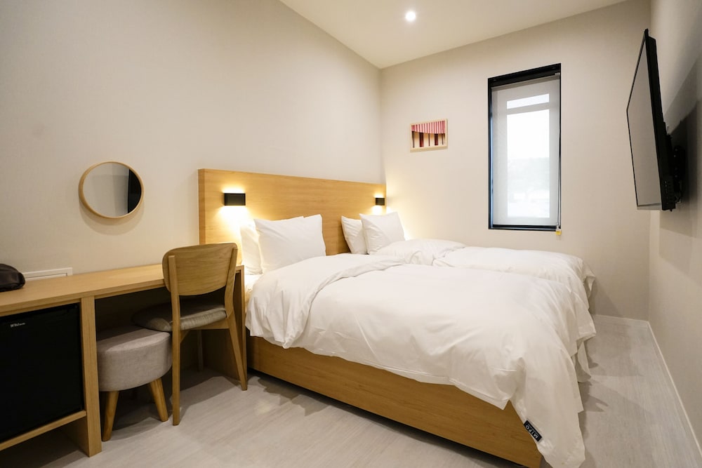 City Twin Room photo 1