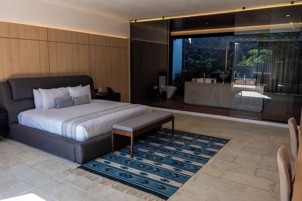 Superior Suite, City View photo 1