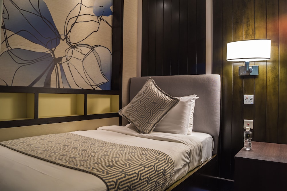 6 Hours Nap Room + 1 Hour Lounge Use (Common Shower and Toilet) Check-in Between 7AM to 7PM photo 1