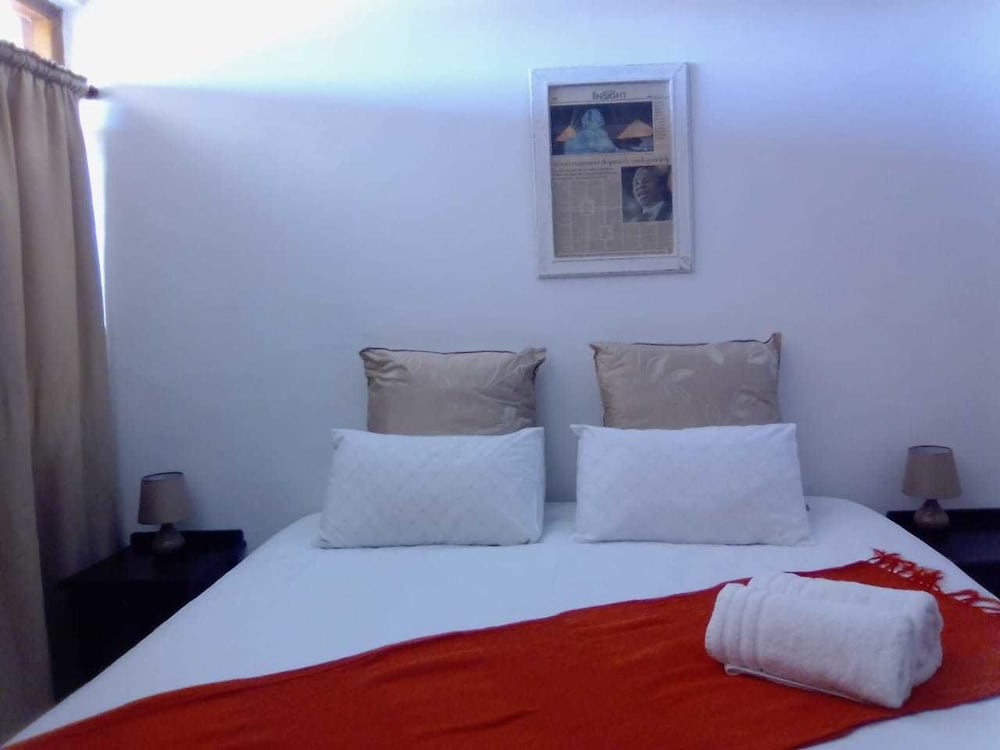 Standard House, Multiple Bedrooms, Non Smoking, Mountain View photo 3
