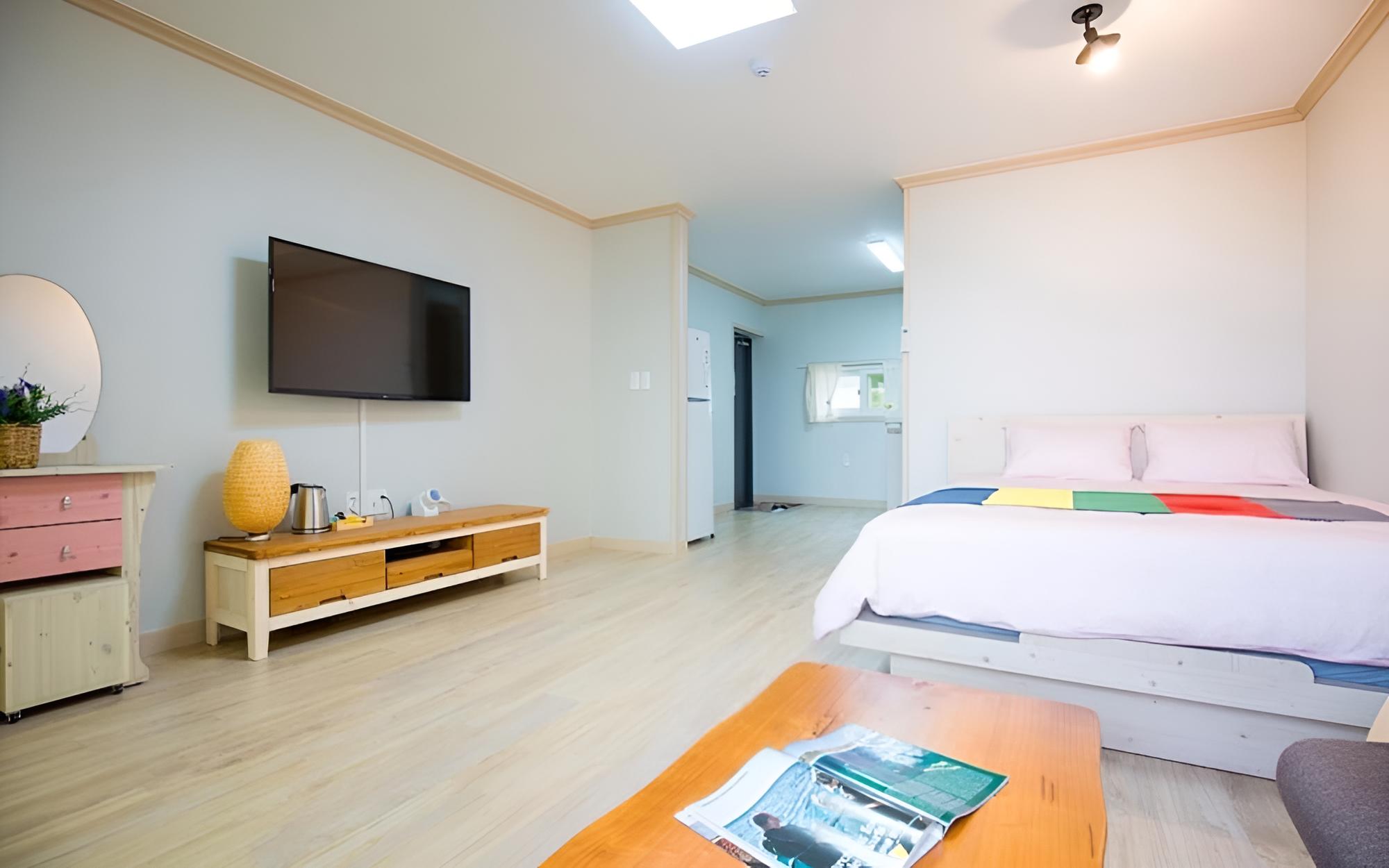 Room (No 201 (2F)) photo 1