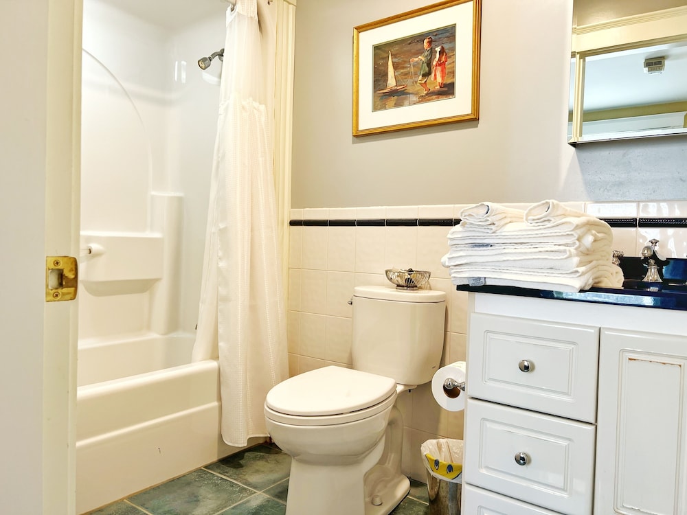 Premier Suite, 2 Double Beds, Private Bathroom, Corner photo 3