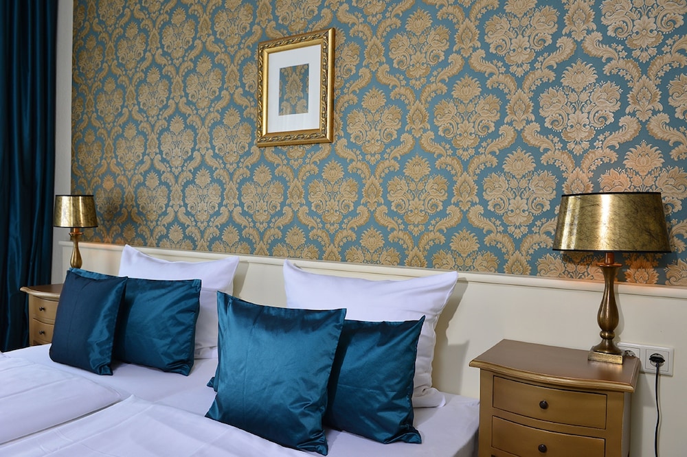 Basic Double or Twin Room - Photo 6