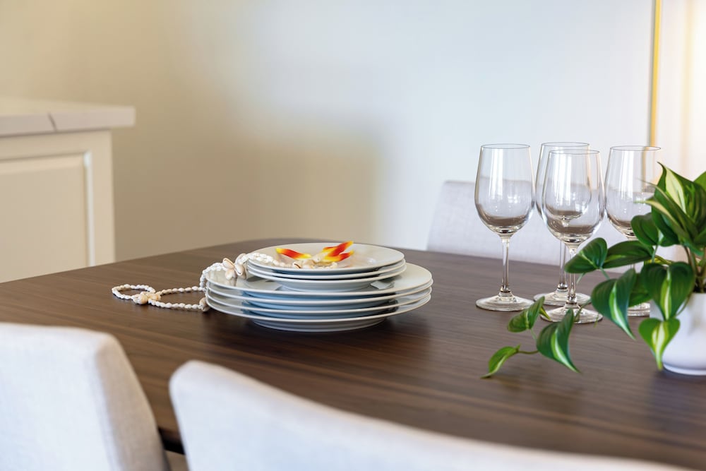 Premium Remodeled Condo with Ocean View and Parking: Premium Apartment, 1 King Bed with Sofa bed, Ocean View (WB 2713 T1) photo