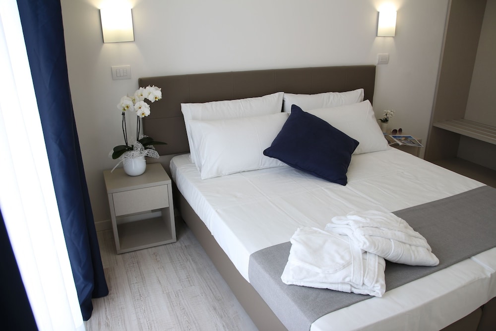 Superior Double or Twin Room, City View photo 3
