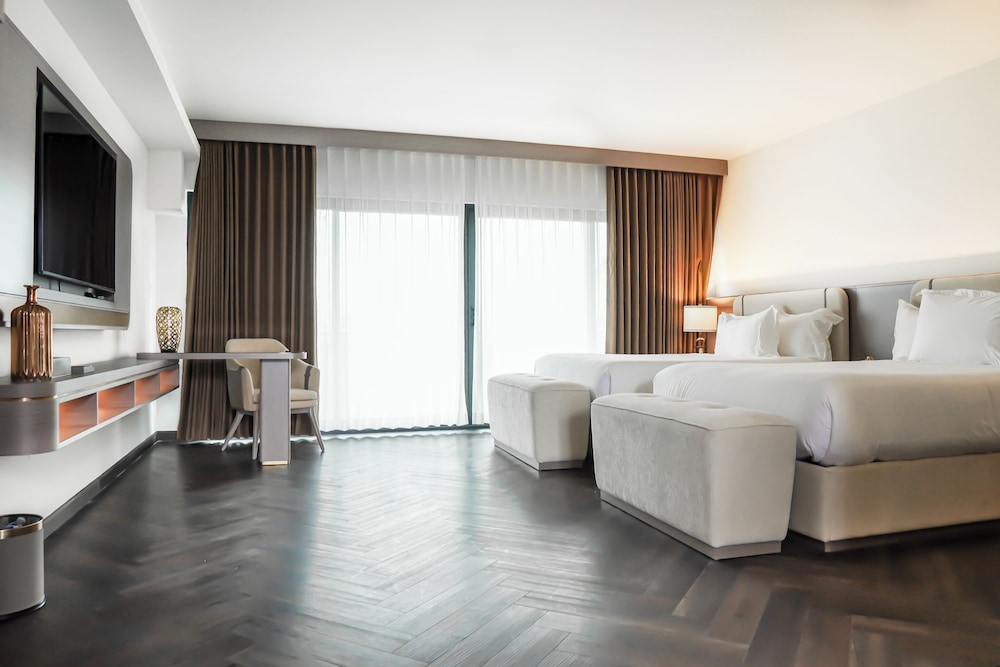 Deluxe Double Room, Balcony, Pool View