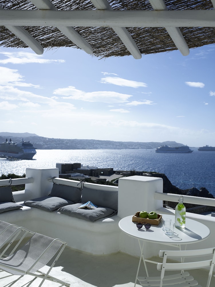 Front Sea View Suite (Outdoor Mini Plunge Pool) - Photo 3