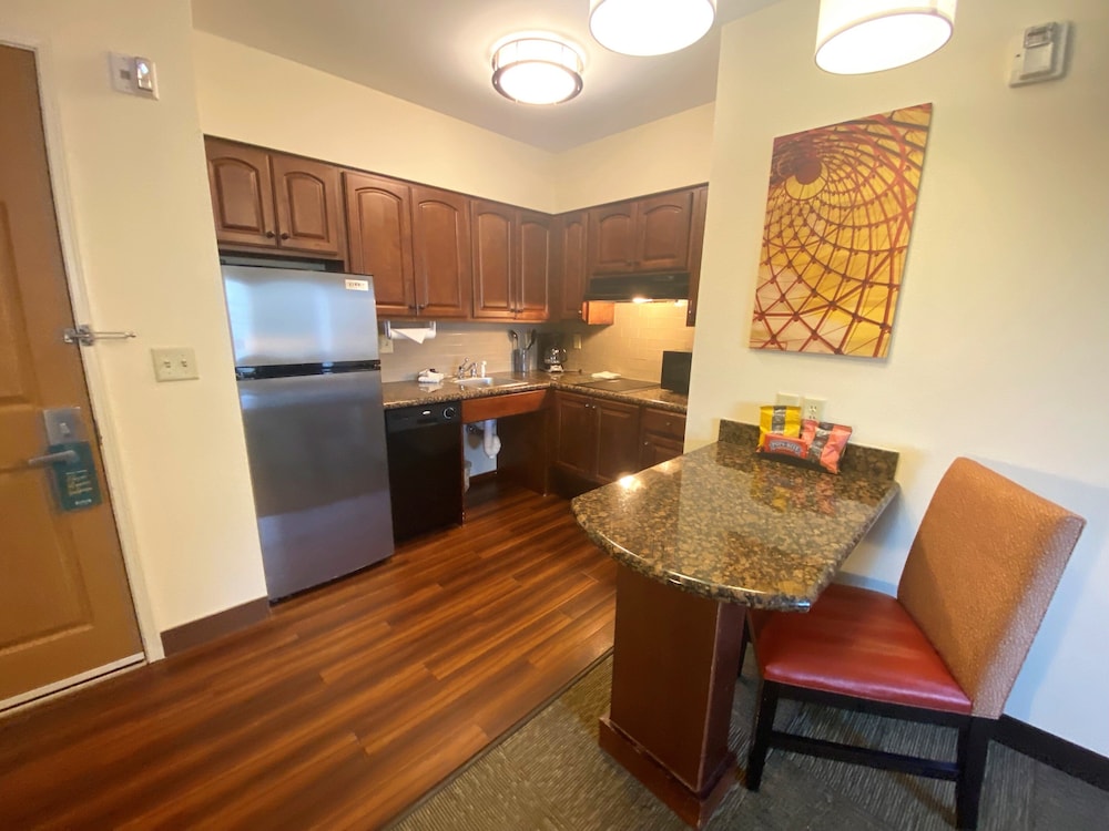 Suite, 1 Queen Bed, Accessible Bathtub, Kitchen - Photo 1