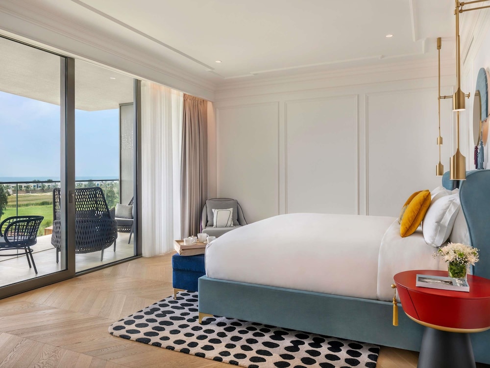 Opera Suite, 1 King Bed, Sea view photo 2