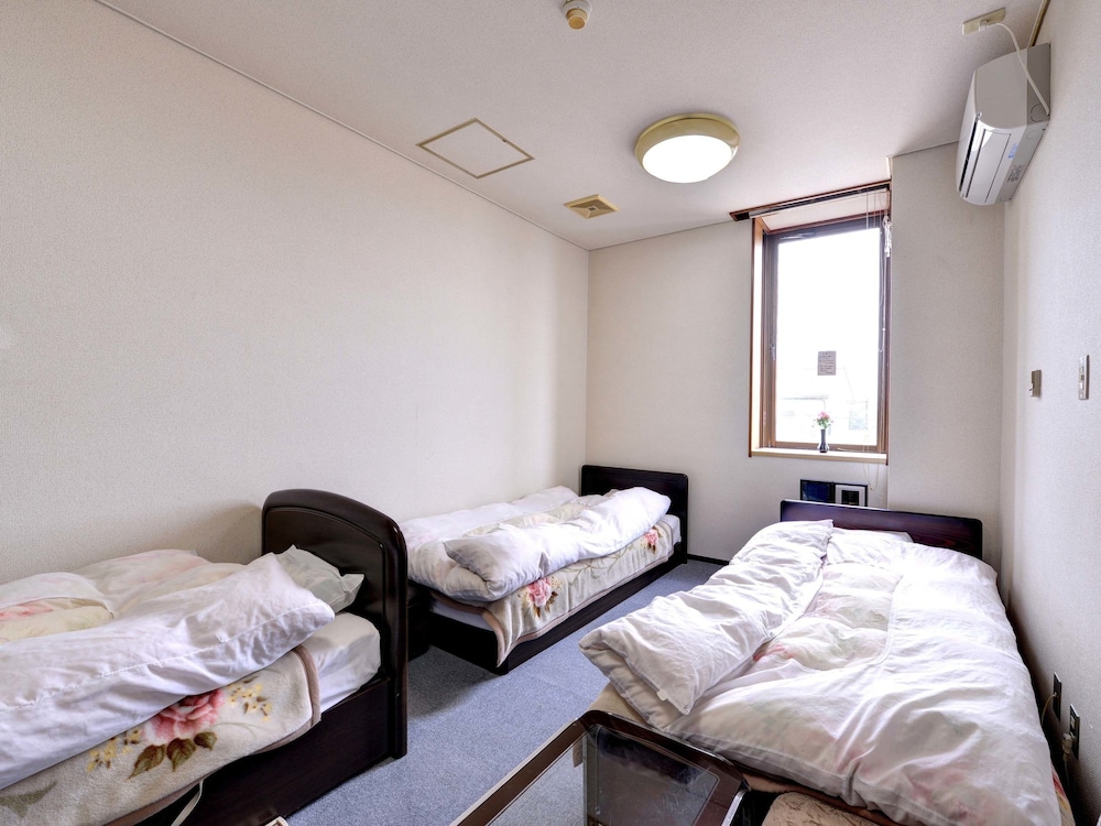 Standard Triple Room, Non Smoking photo 3