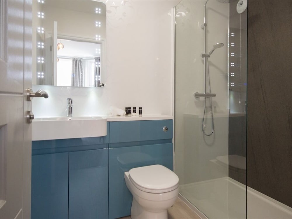 Superior Double Room, Ensuite, Partial Sea View (Room 5) photo 2