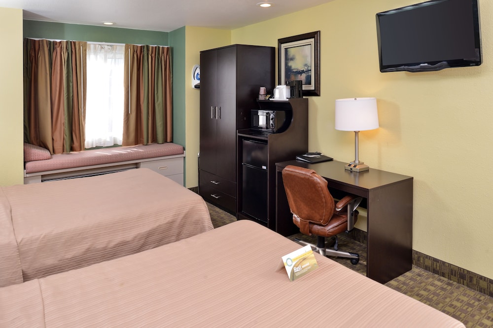 Standard Room, 2 Queen Beds, Non Smoking - Photo 1
