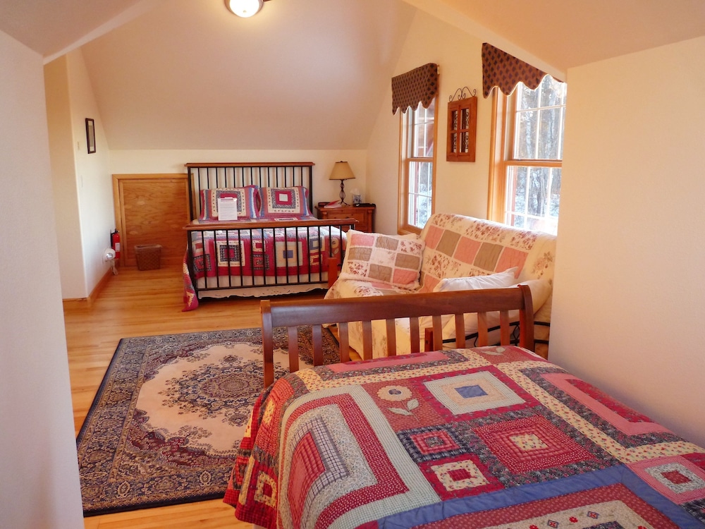 Suite, Mountain View (Mt. Foraker Room)