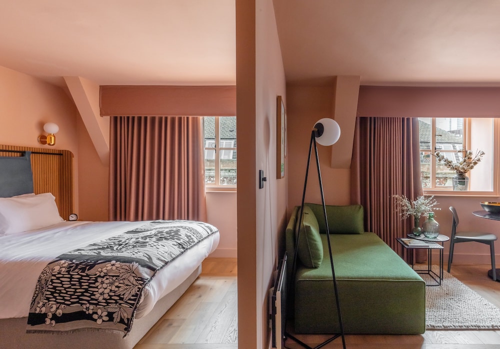 One Bedroom Open Plan Suite - Photo 1