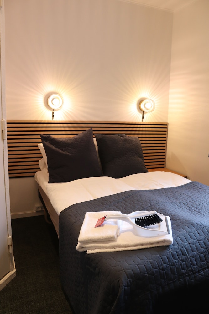 Economy Room (Bed 140cm) - Photo 1