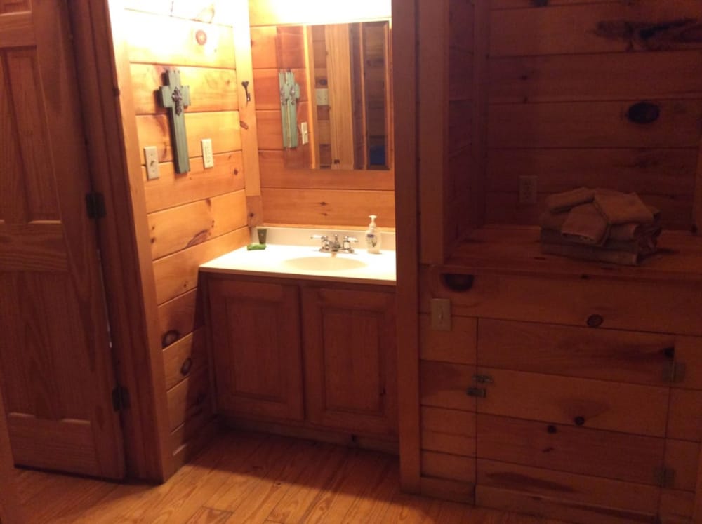 Cabin, 1 Queen Bed photo 3