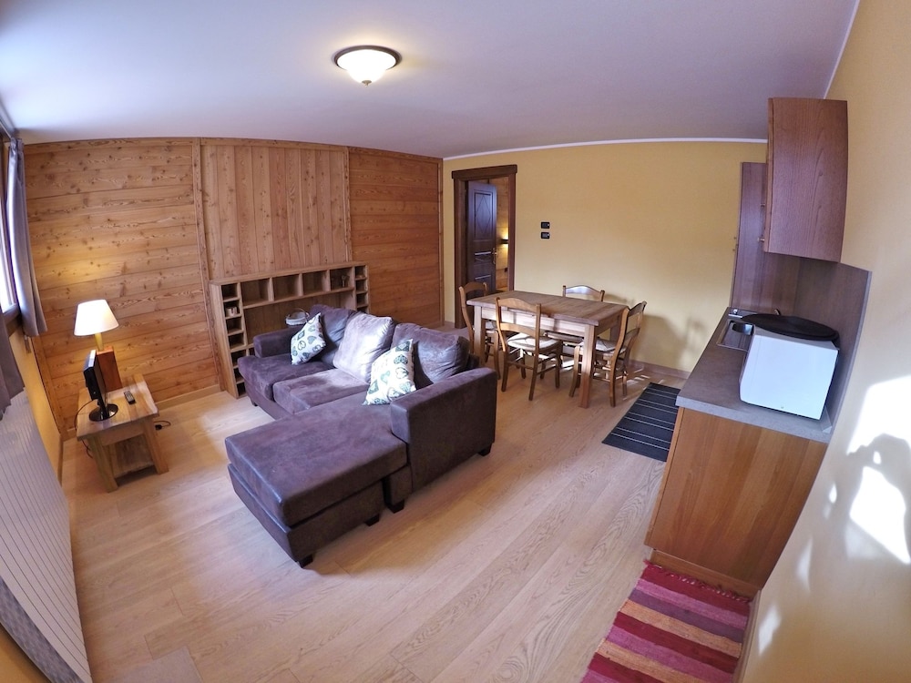 Family Apartment, Basement, 1 Bedroom, Kitchen, Garden View photo 3