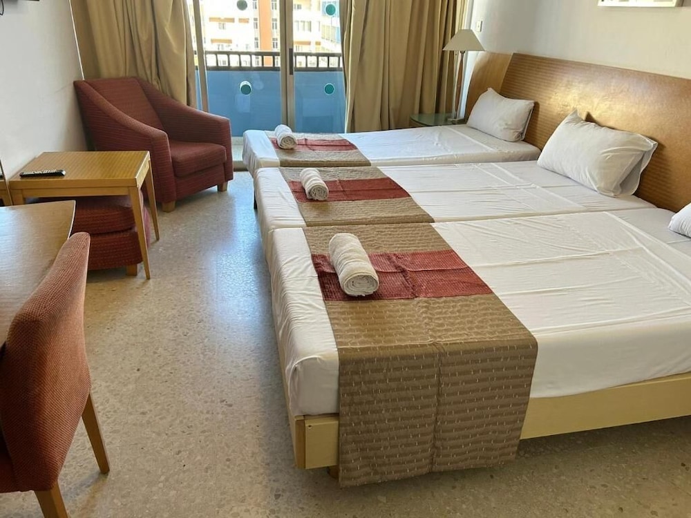 Standard Triple Room, 3 Twin Beds (with balcony for 3 adults+ 1 child)
