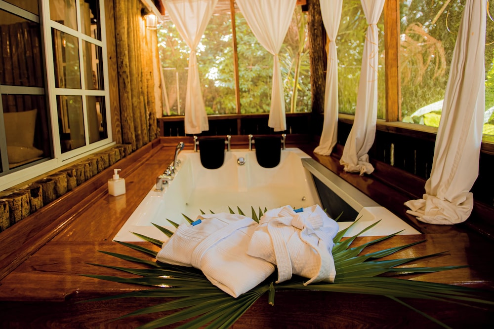 Honeymoon Cabana photo 2