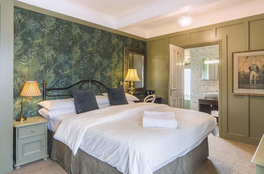 Deluxe Double Room, Ensuite, Sea View (Garden/Sea View Room)