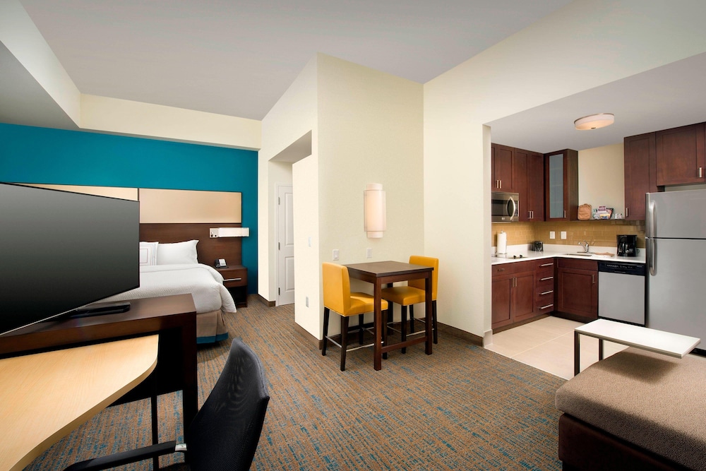 Studio, Multiple Beds (Hearing Accessible) thumbnail 5