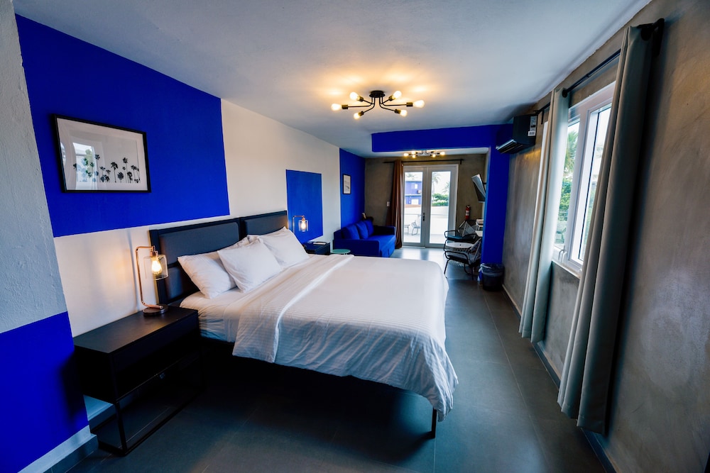 Deluxe Suite, Multiple Beds, Non Smoking, Beach View photo 2