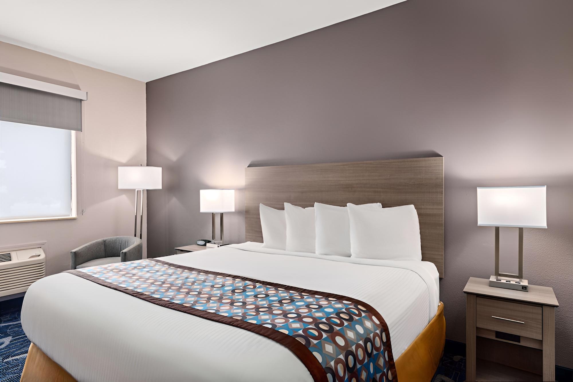 Room, 1 King Bed, Non Smoking - Photo 2