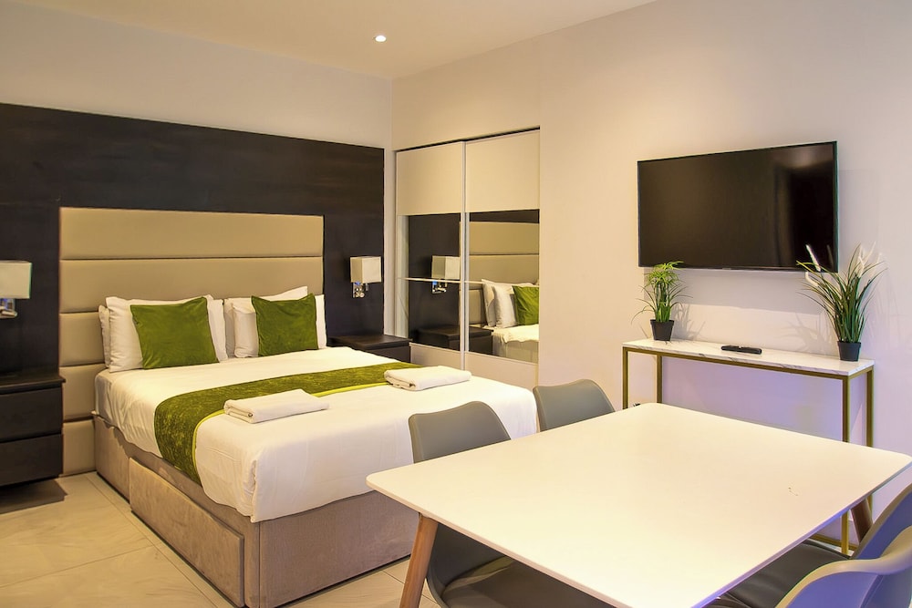 Deluxe Studio, 1 Double Bed with Sofa bed, Non Smoking photo 3
