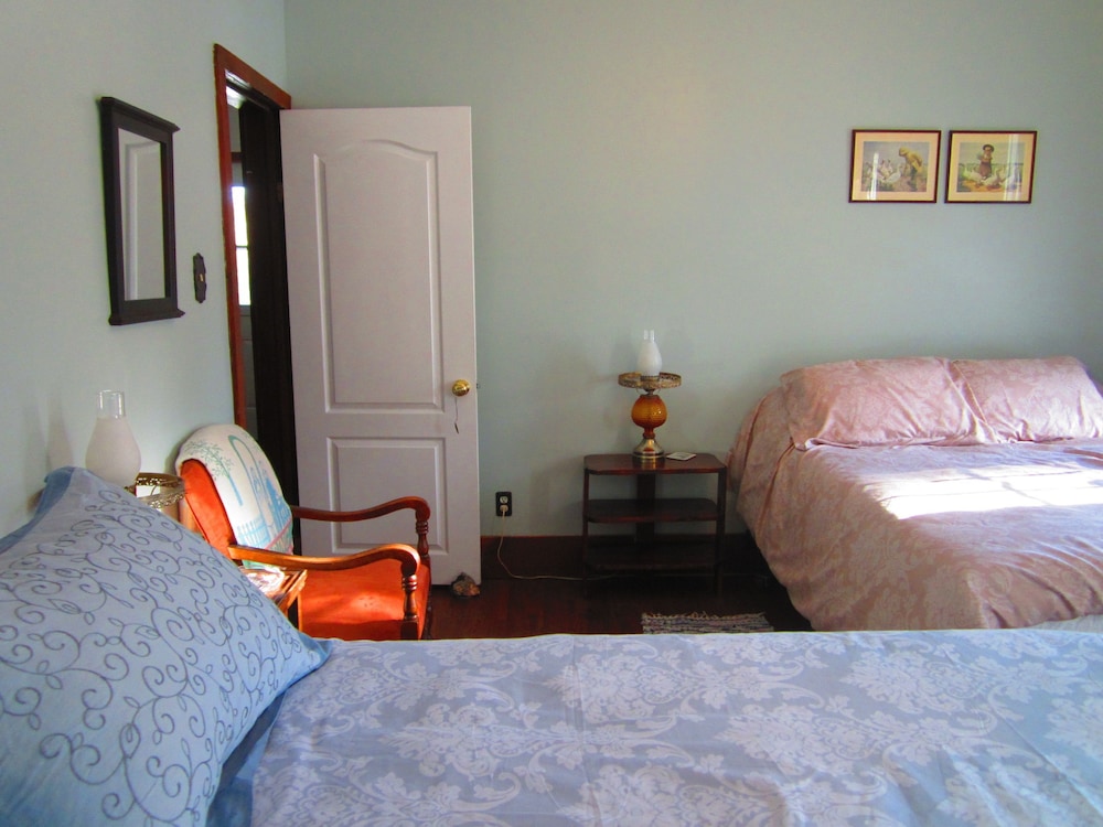 Standard Double Room, Shared Bathroom (Room 2) photo 3