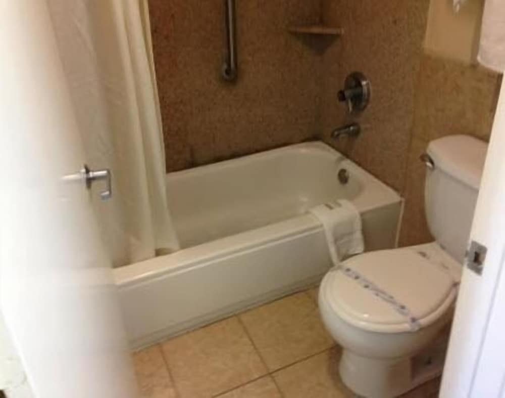 Standard Room, 2 Queen Beds, Non Smoking - Photo 2