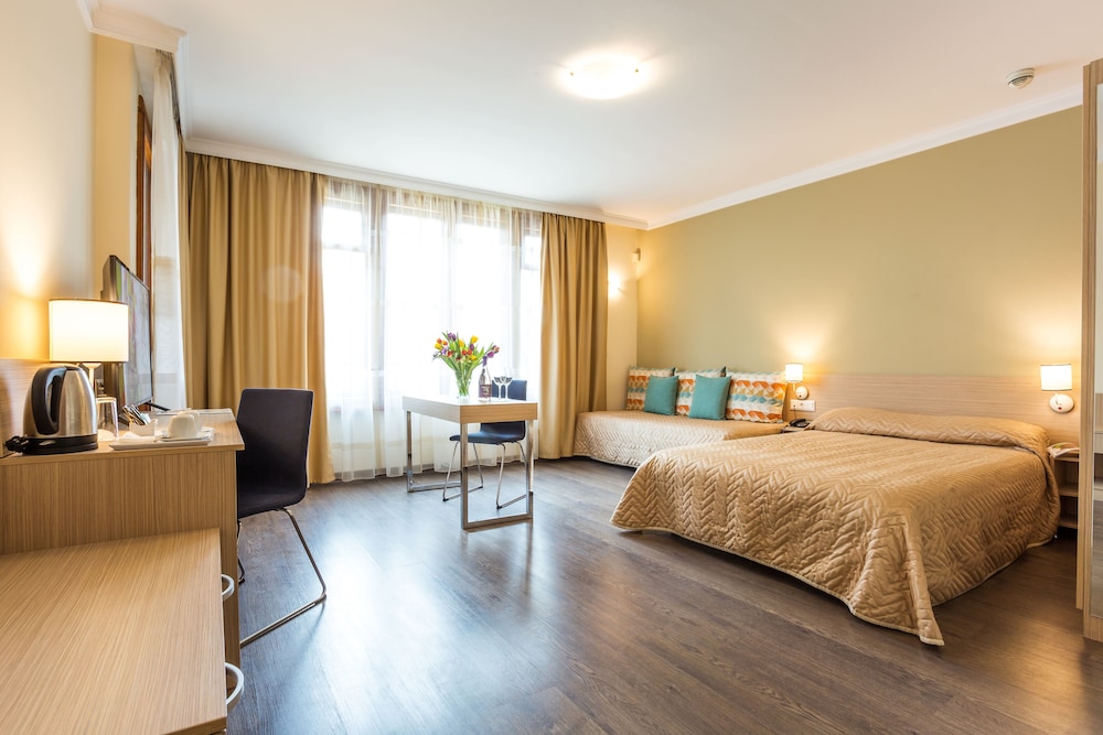 Deluxe Room - Photo 7