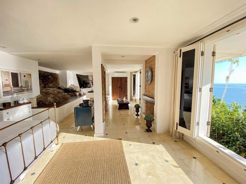 Deluxe Double Room, 1 King Bed, Ocean View photo 2