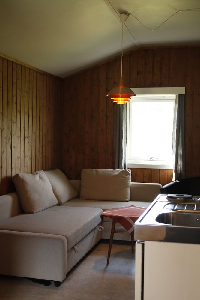 Basic Cabin (bedsheets/cleaning not included) photo 2