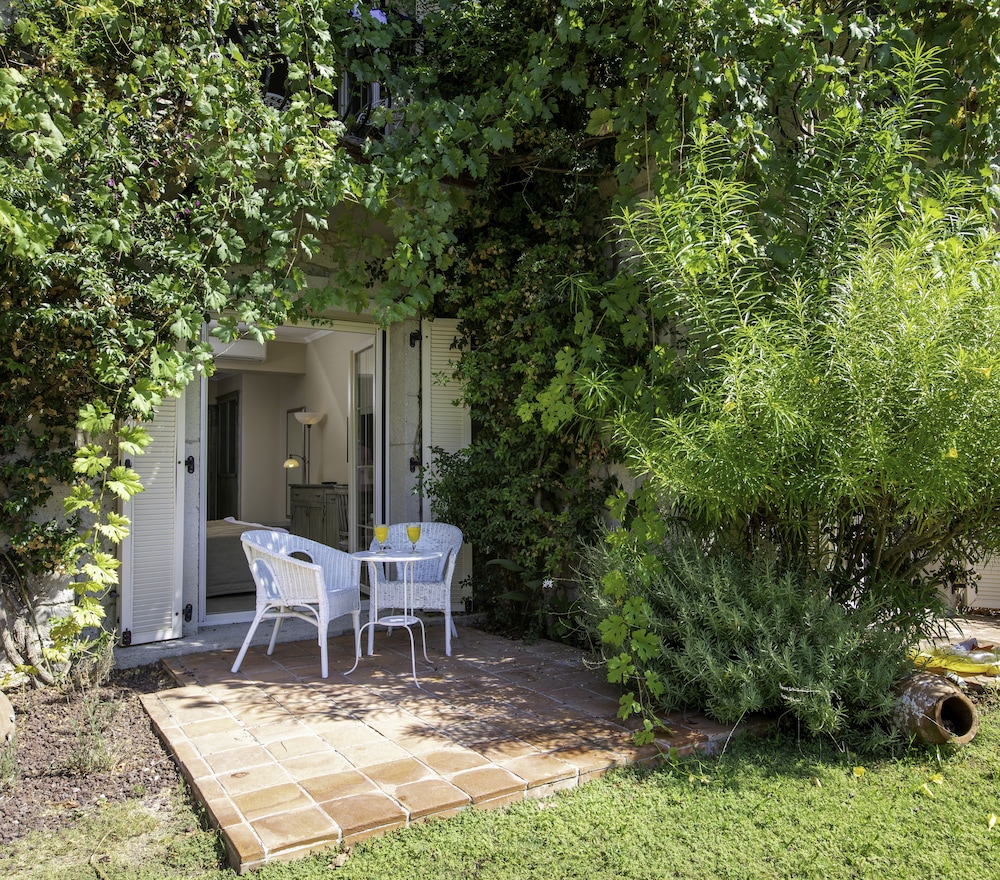 Deluxe Studio Suite, Garden View photo 2