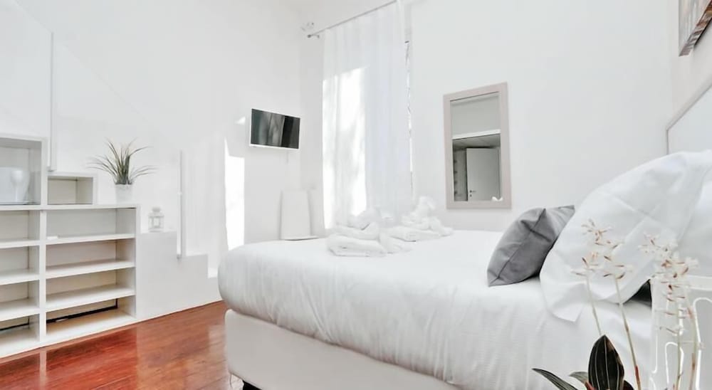 Luxury Double or Twin Room, 1 Queen Bed, Ensuite, City View photo 2