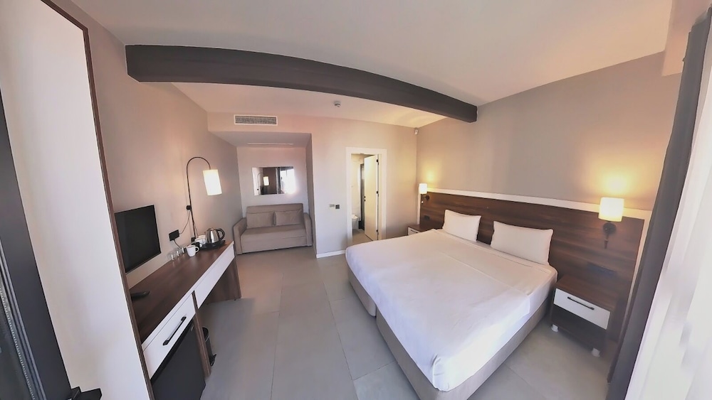 Standard Quadruple Room, Private Bathroom, Sea View photo 2
