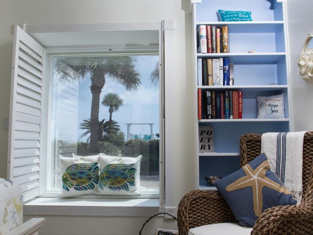 Porch with Ocean View, 1 Queen Bed, Shower photo 2
