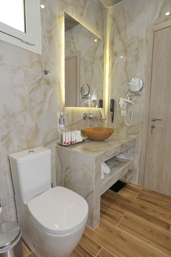 Deluxe Junior Suite (Panoramic Sea view with heated private pool) - Photo 3