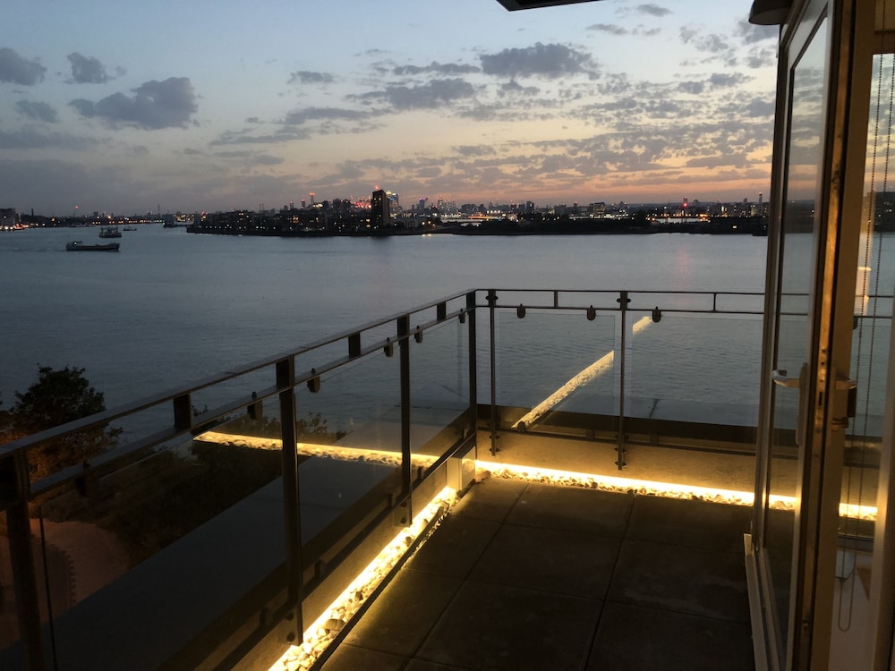 The Penthouse, 写真 8