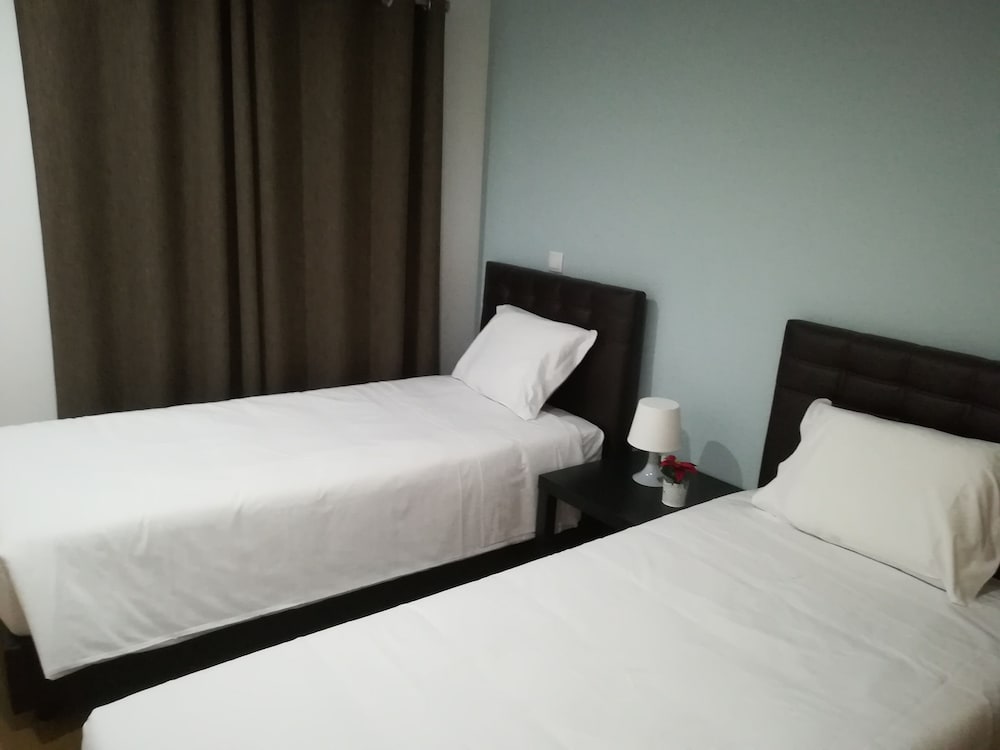 City Apartment, 2 Bedrooms photo 2