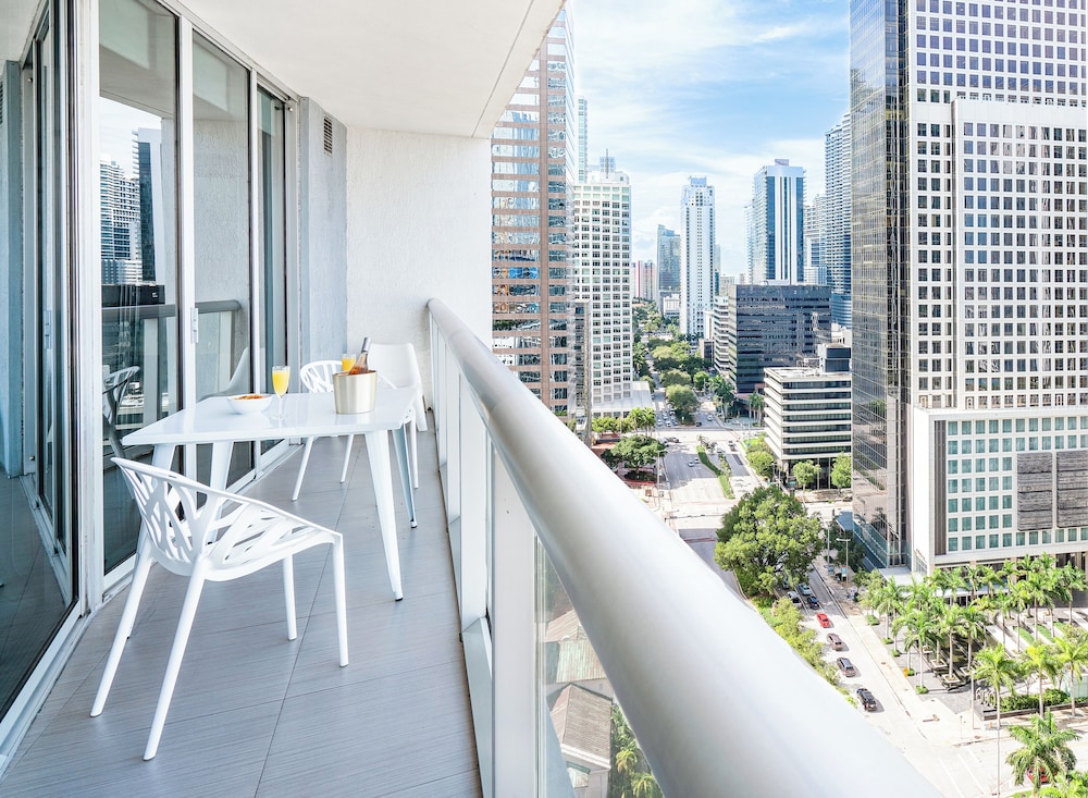 Boutique Apart, 1 King & Sofa Bed, Sauna, River/City Views, Balcony2307 thumbnail 6