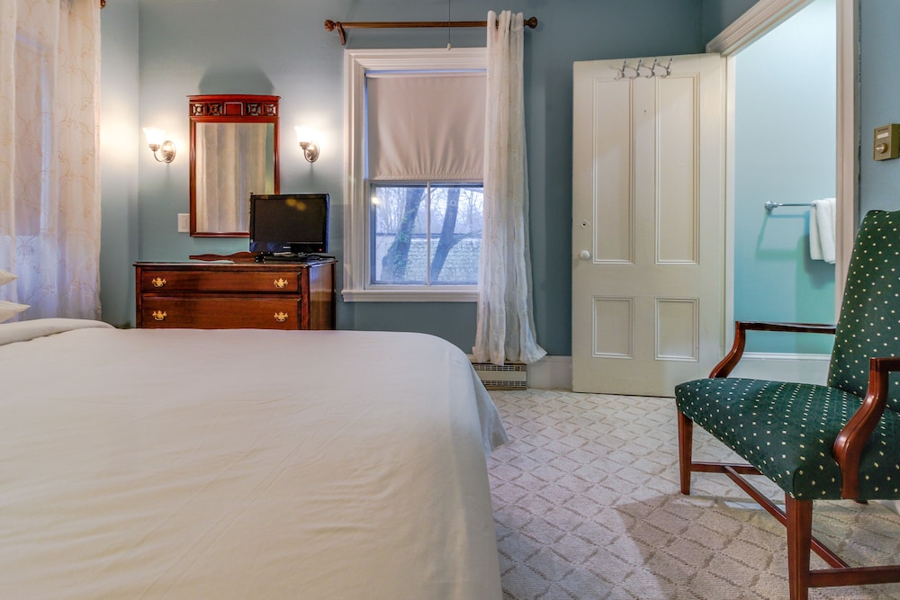 Room, 1 Queen Bed, Corner (Mate's Room ) photo 2