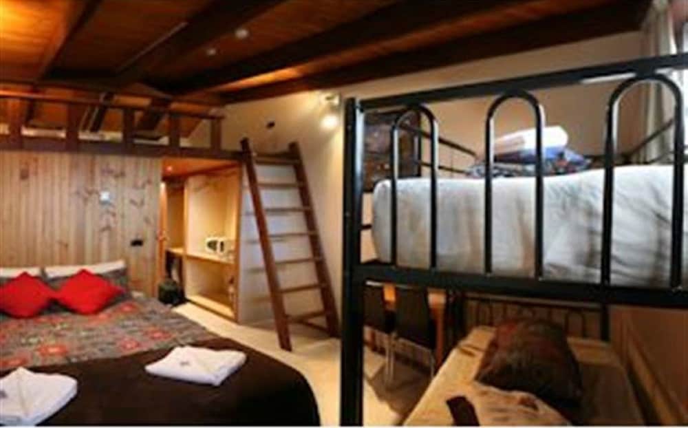 Mezzanine Suite photo 3