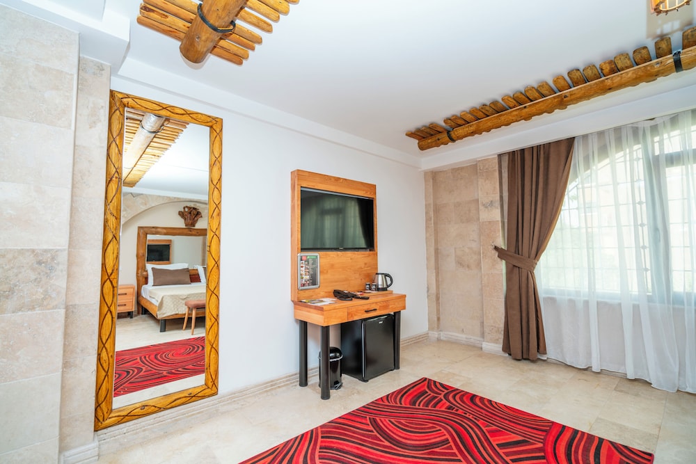 Standard Room, 1 King Bed photo 3
