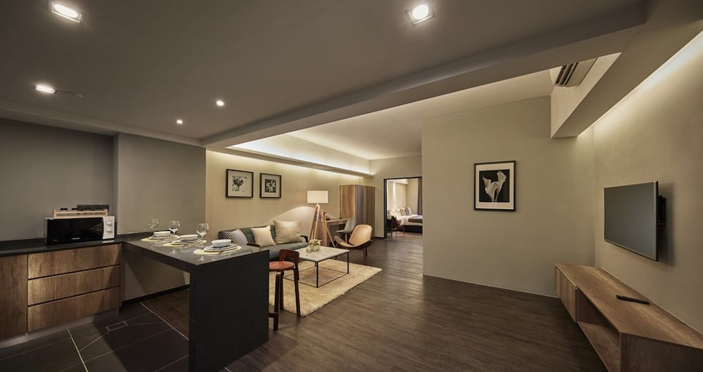 Premium Suite (3), 2 Bedrooms(1 King bed and 1 Single bed) photo 2