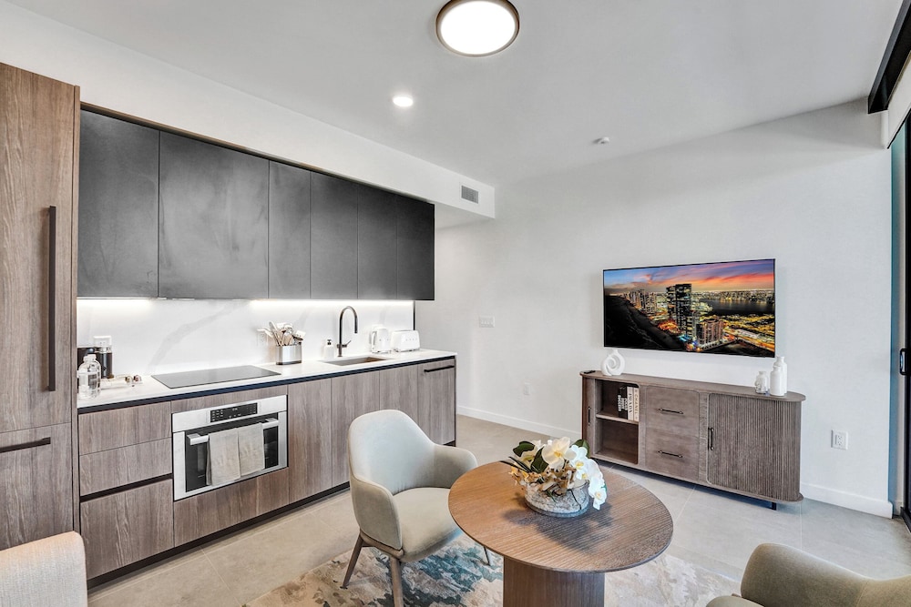 Junior 1 Bedroom Suite with Balcony